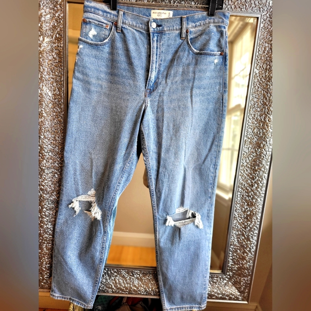 Abercrombie & Fitch High Rise Mom‎ Jeans